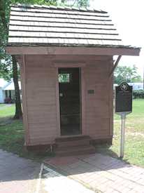 Arnold Outhouse, Henderson, Texas