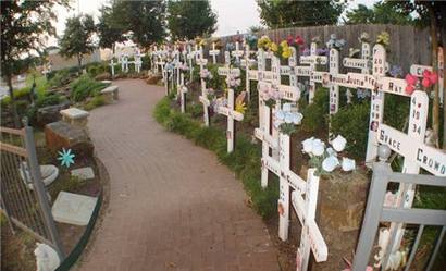 Mosier Valley Garden of Angels Cross memorials, Arlington Texas