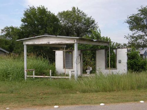 Aquilla Texas - Closed gas station