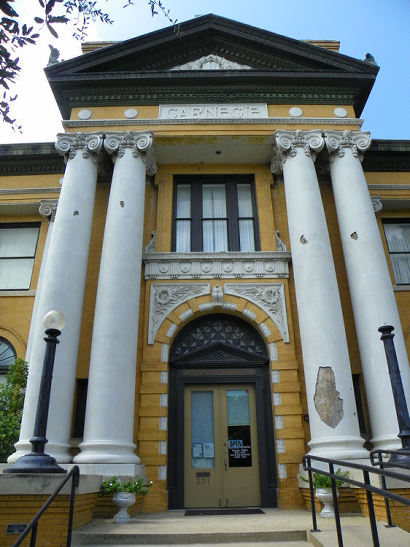 Cleburne Tx - Carnegie Library grand entrance 