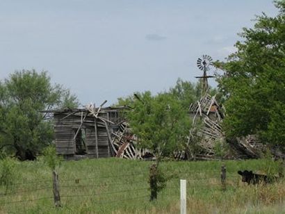 Deer Creek Texas windmill and ruins