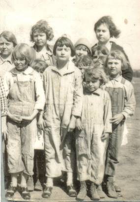 Eulogy Texas school kids in overalls, 1920s group photo