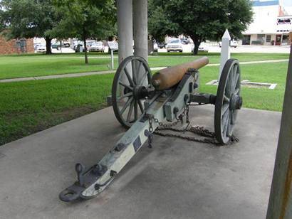 Fairfield Tx Courthouse Cannon Display 