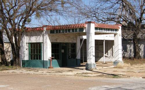 Sinclair gas station, Gustine Texas
