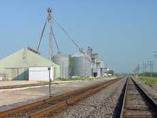 Heidenheimer, Texas grain elevators and railroad tracks