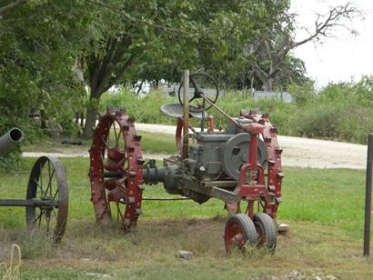 Tractor in Lingleville Tx