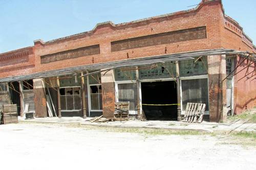 Malone, Texas closes store