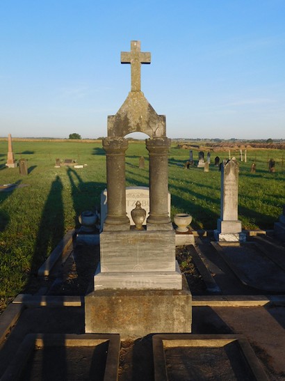 Baursville TX - Baursville Cemetery  town founder  tombstone