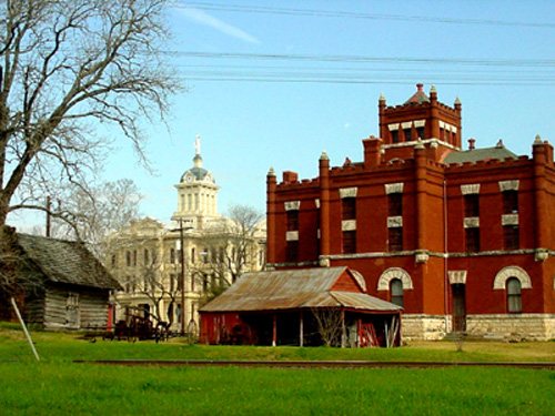 Pioneer cabin, Milam County Jail and Courthouse 