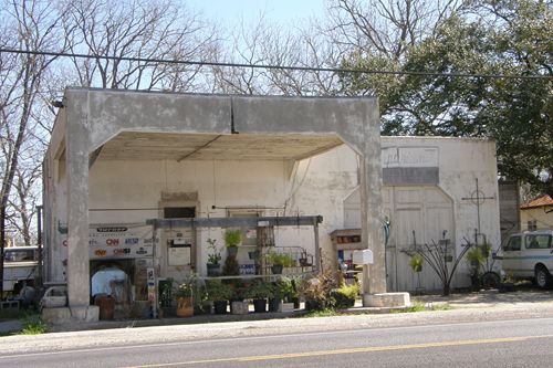Geronimo Texas old gas station