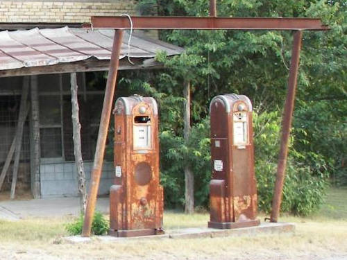  Red Rock, Texas - Rust old gas pumps