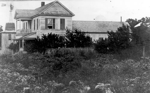 Halamicek Homestead with garden,  windmill and cistern, Roznov, Texas