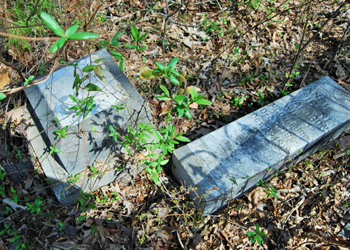 Camden Texas,, Gregg County - Camden Cemetery  broken tombstone