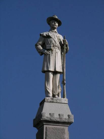 Confederate monument  in Clarksville Texas
