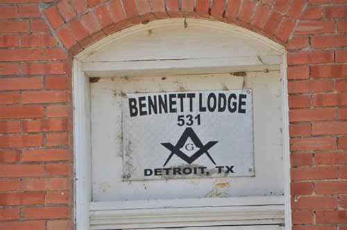 Detroit,  Texas - Bennett Lodge sign