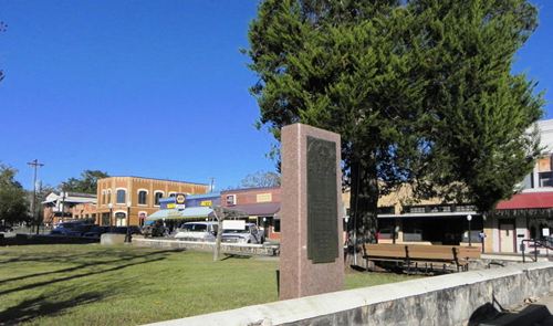 Hemphill, TX - Sabine County courthouse square &amp; Texas Centennial Monument 