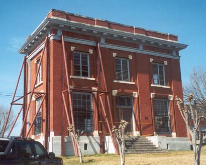 1905 annex to 1884 Polk County courthouse , Livingston Texas