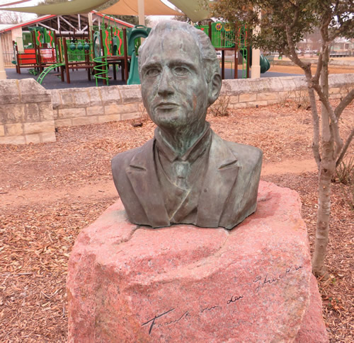  Fredericksburg  TX -  bust of Van der Stucken in the garden at Marketplatz 