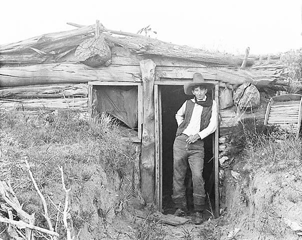  A cowboy at the entrance of a dugout in Texas, 1907