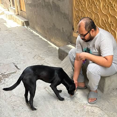 Nabeel  teaching English to  Little Linguists