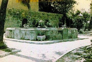 Alamo picture of courtyard and fountain, Alamo old photo