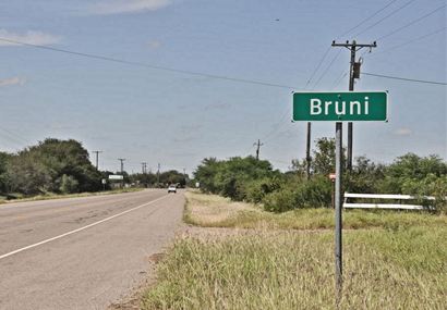 Bruni TX highway sign