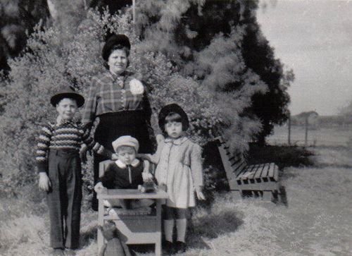 Dewee TX  - Hassler children Alfred, Barbara and Werner