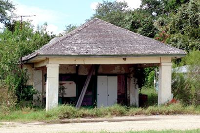 Papalote Texas - closed Gas Station