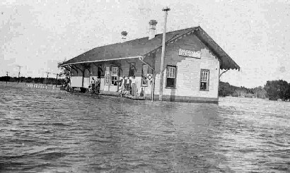 Alleyton TX depot during 1913 flood 