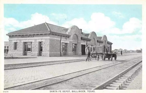 Balliinger TX  - Santa Fe Depot old postcard