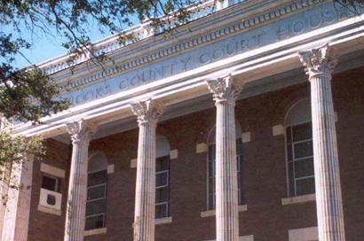 Falfurrias TX - Brooks County Courthouse Corinthian columns and recessed portico 