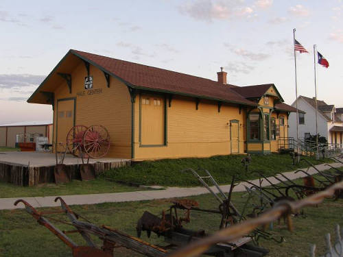 Hale CenterT x - 1910 Santa Fe Depot,  Hale County Museum