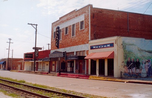 Marlin TX - Palace Theatre and Cafe by RR tracks 