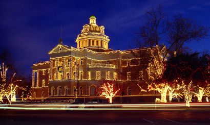 Texas Marshall Courthouse in Christmas lights