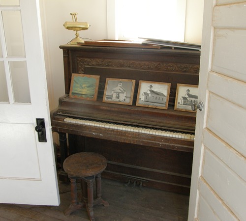 Mentone TX - Church piano
