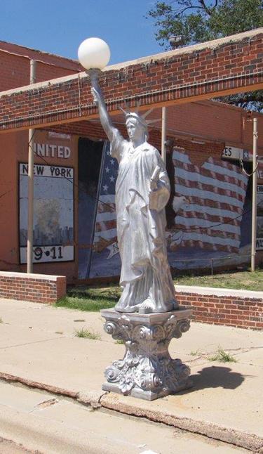 Seagraves TX - Statue of Liberty Lampost