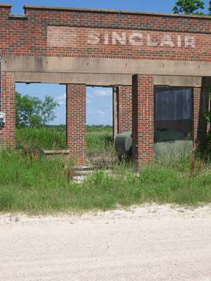 Sinclair ghost sign in Talpa Texas