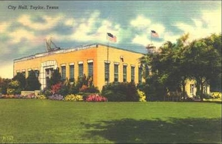 TX -  1935 Taylor city Hall old postcard 