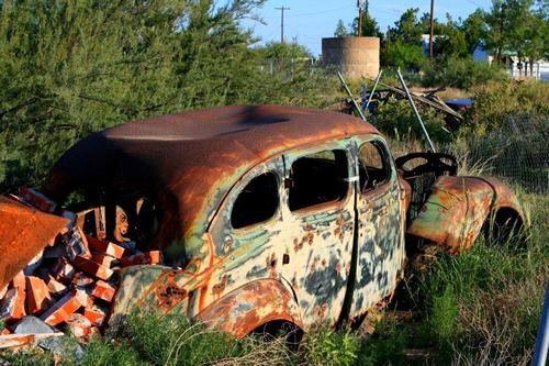 Toyah Texas rusted car