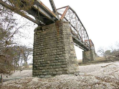 TX Kendall County Closed Railroad Through Truss Bridge