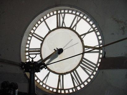 DeWitt County Courthouse clock 