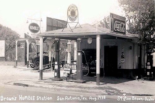 Brown's Humble Gas Station, San Antonio, Texas 1938
