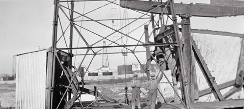 Texon oil field and men, Texas old photo