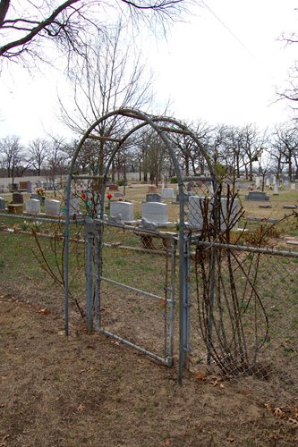 Dido Texas cemetery gate