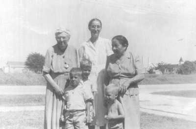 Marie Hough Borden and  assistant and nurse Ms Marquex, 1930s