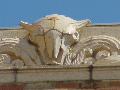 Skull architectural detail