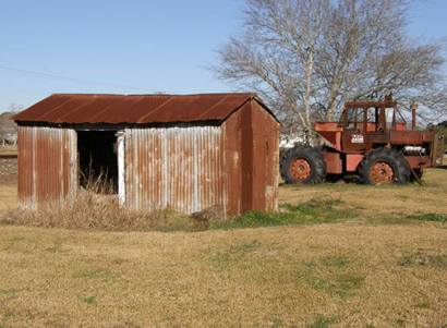 Wadsworth Tx old shed and tractor