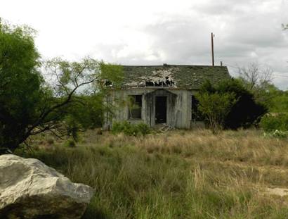 Carta Valley Tx - abandoned house