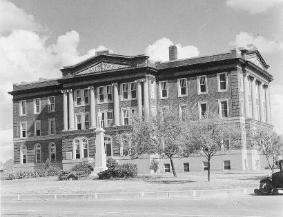 Mills County Courthouse 1939 old photo -  Goldthwaite Texas