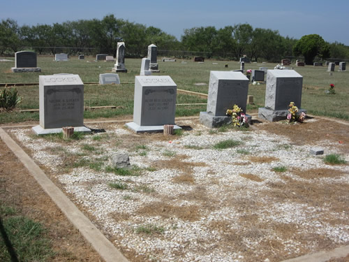 San Saba County TX - Locker Cemetery  graves